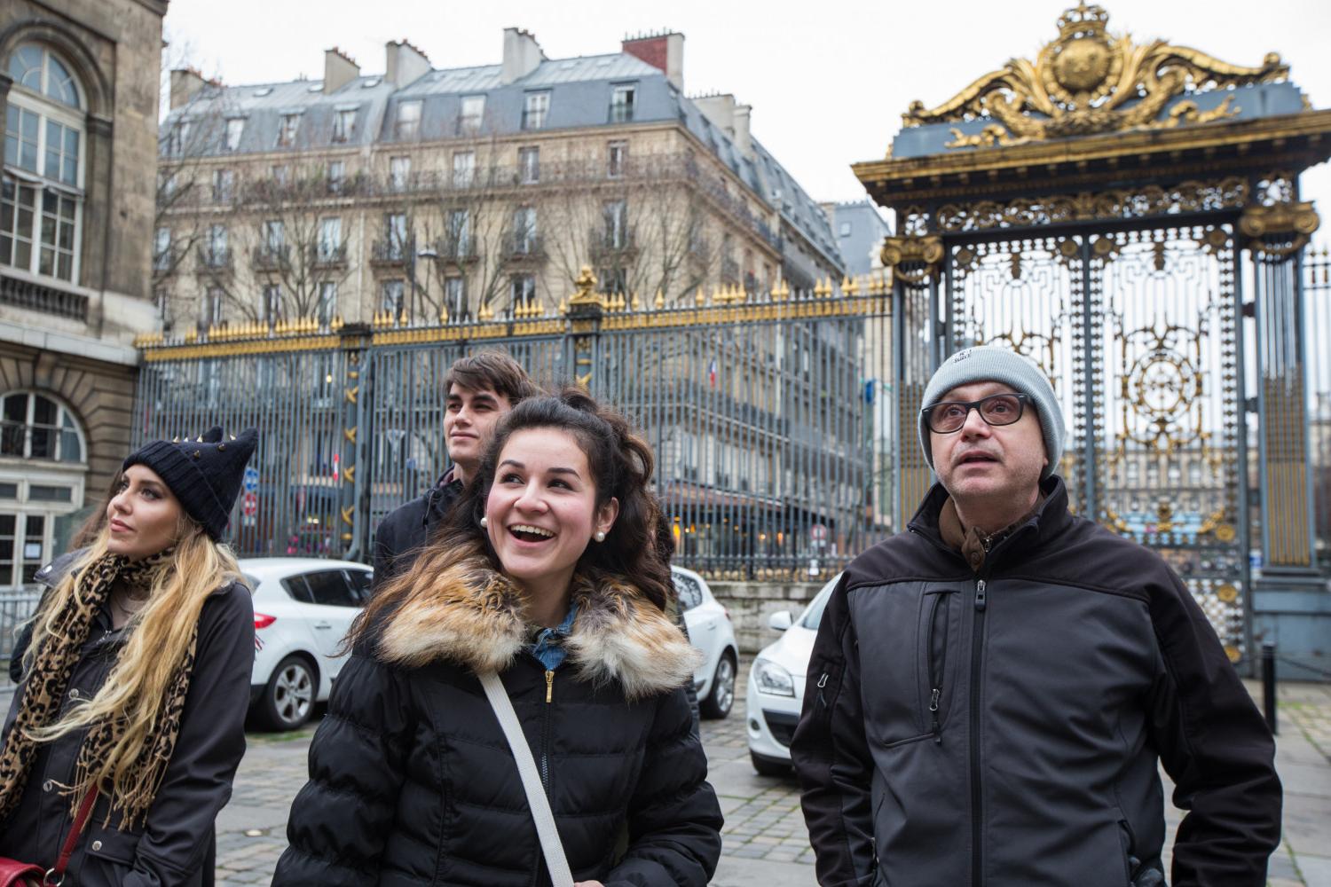 <a href='http://7rgu.ant-cctv.com'>全球十大赌钱排行app</a>学院法语教授Pascal Rollet带领学生们到巴黎游学.